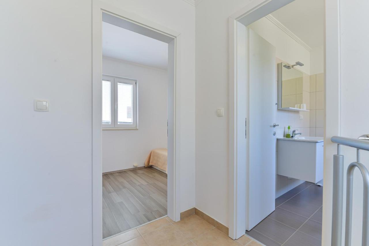 Apartments By The Sea Nin, Zadar - 13172 Exterior foto
